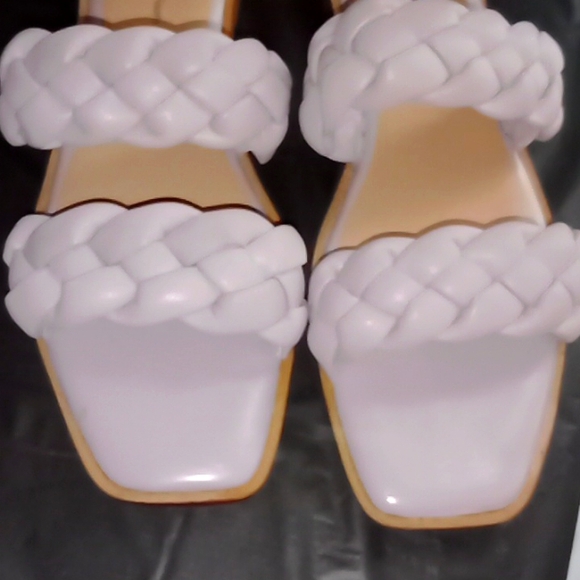 Cute sandals 😻🩴 - Picture 3 of 7